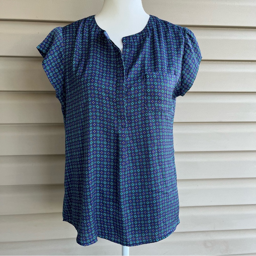 •Liz Claiborne•  Patterned Cap Sleeve Blouse - Size Small